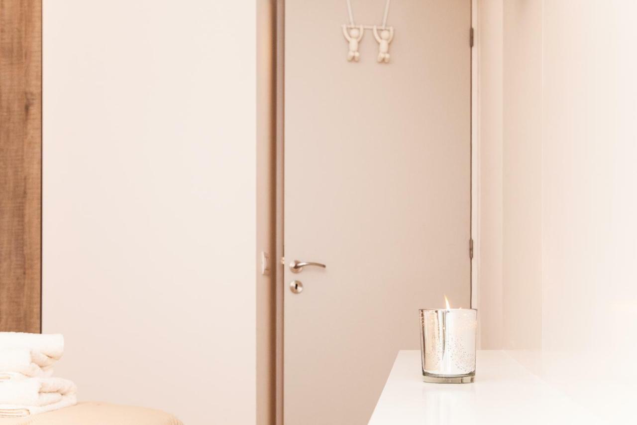 Sweet Suite Flora In Vouliagmeni Atenas Exterior foto