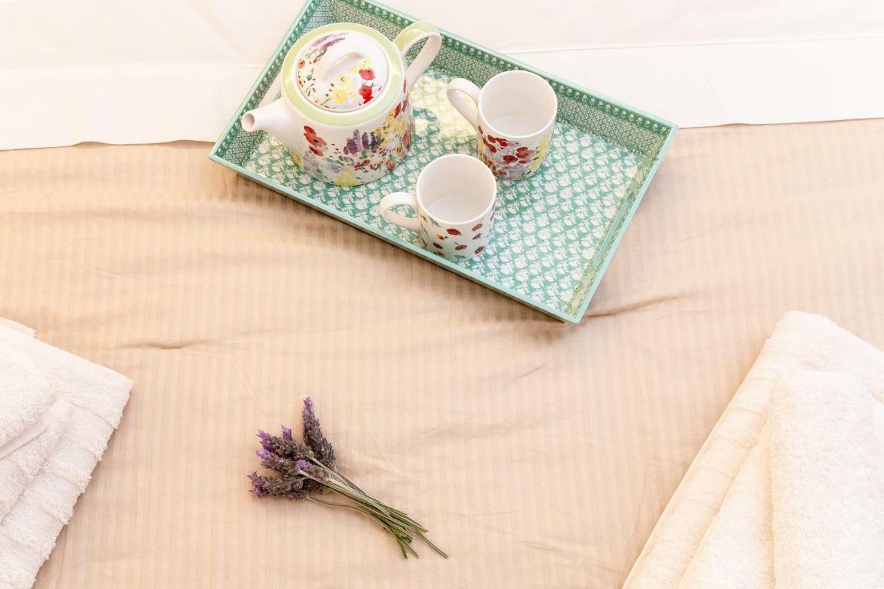 Sweet Suite Flora In Vouliagmeni Atenas Exterior foto