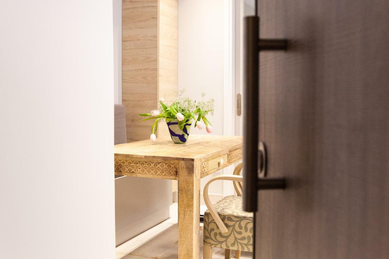 Sweet Suite Flora In Vouliagmeni Atenas Exterior foto