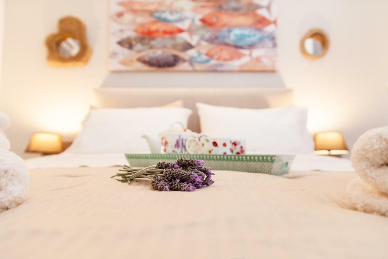Sweet Suite Flora In Vouliagmeni Atenas Exterior foto